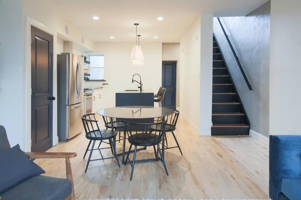 Large 2 Bdr With Deck Hosted By Stayrafa Philadelphia Exterior photo