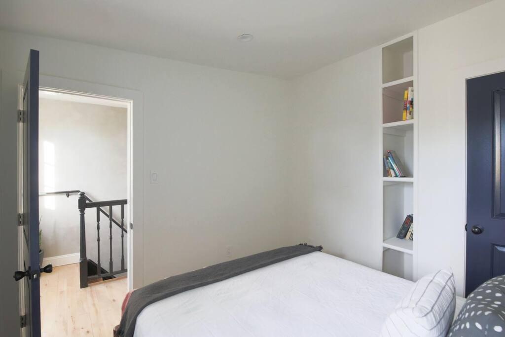 Large 2 Bdr With Deck Hosted By Stayrafa Philadelphia Exterior photo